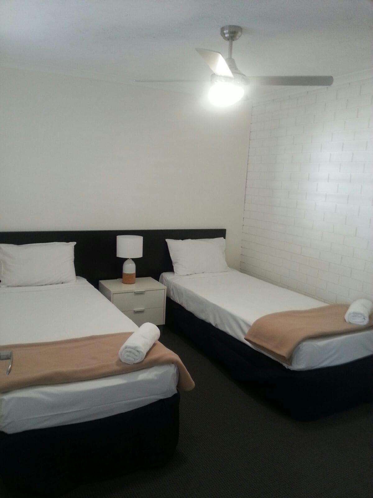 Broadbeach Travel Inn Apartments Gold Coast Ngoại thất bức ảnh